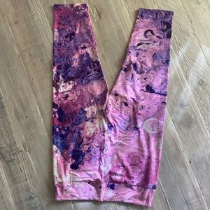 Capri high-rise leggings. Artist designed.